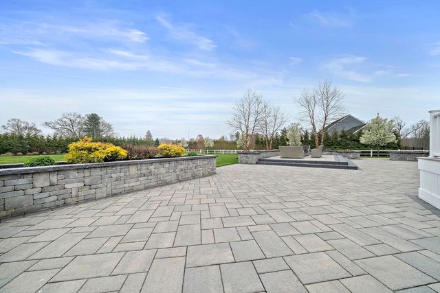 190 White St, Weymouth, MA 02190