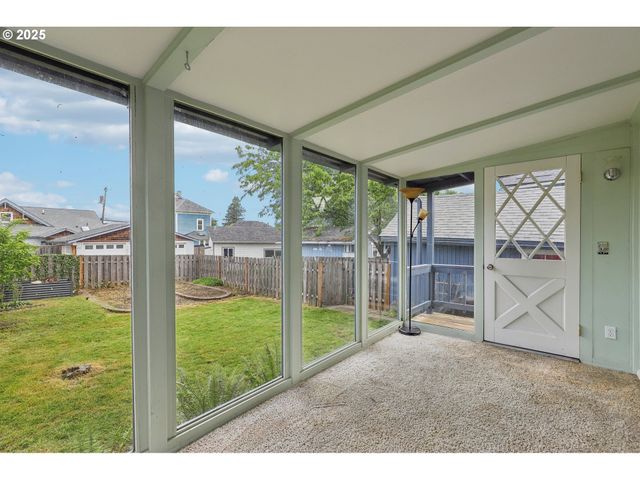 421 WILLAMETTE St, Oregon City, OR 97045