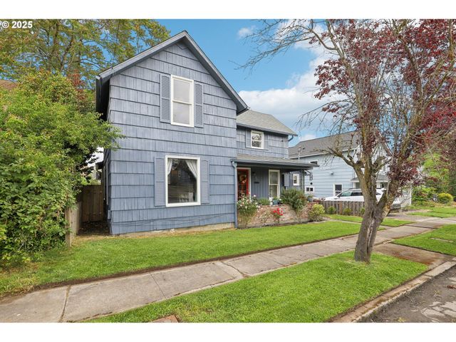 421 WILLAMETTE St, Oregon City, OR 97045