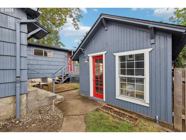 421 WILLAMETTE St, Oregon City, OR 97045