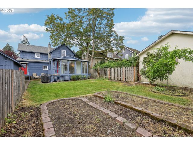 421 WILLAMETTE St, Oregon City, OR 97045