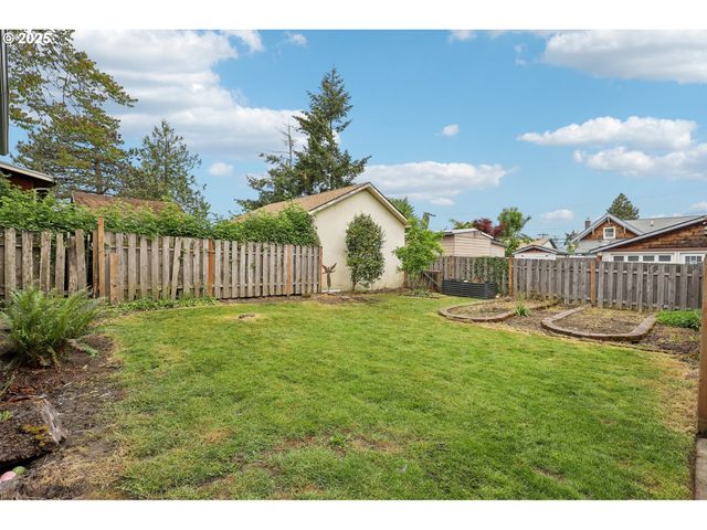 421 WILLAMETTE St, Oregon City, OR 97045