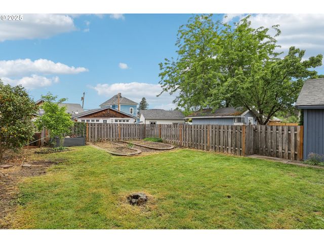 421 WILLAMETTE St, Oregon City, OR 97045