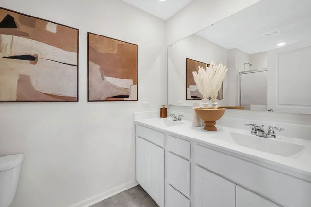 440 lakeshore Court, St. Charles, IL 60174