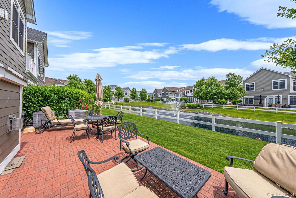 52102 Beech Tree Lane, Plainview, NY 11803 — photo 3