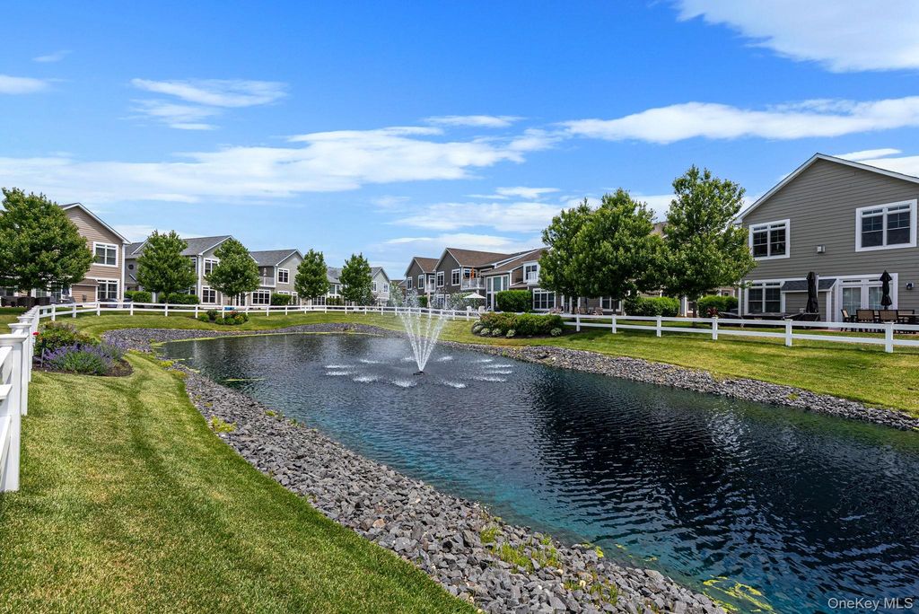 52102 Beech Tree Lane, Plainview, NY 11803 — photo 4