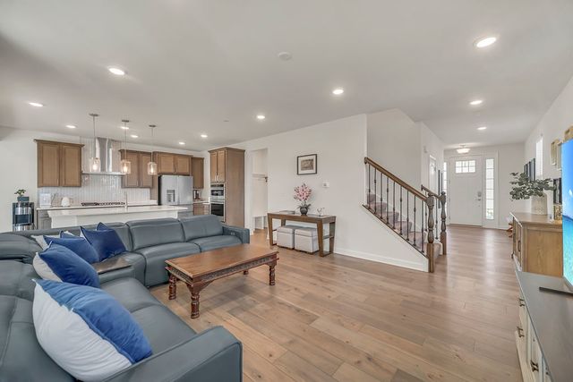 23 Commons Circle, Hawthorn Woods, IL 60047