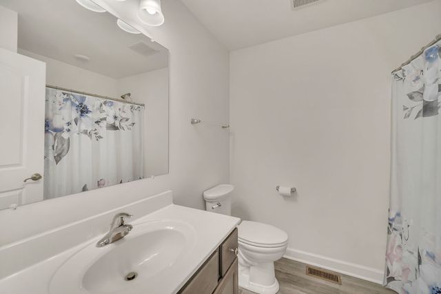 23 Commons Circle, Hawthorn Woods, IL 60047