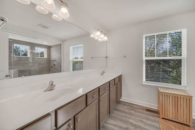 23 Commons Circle, Hawthorn Woods, IL 60047
