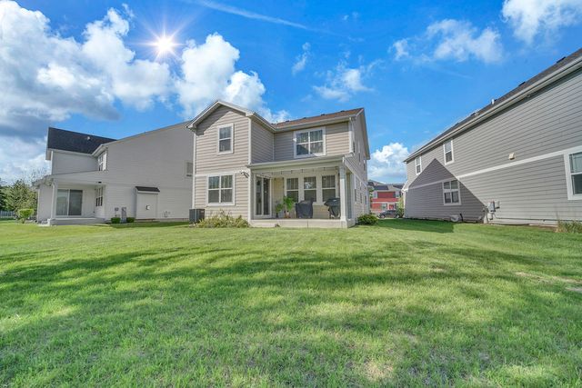 23 Commons Circle, Hawthorn Woods, IL 60047