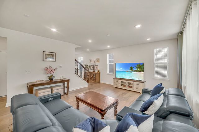 23 Commons Circle, Hawthorn Woods, IL 60047