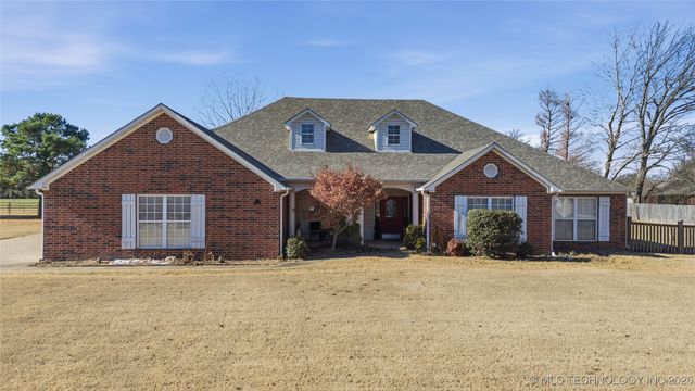 120 S Madison Avenue, Okmulgee, OK 74447