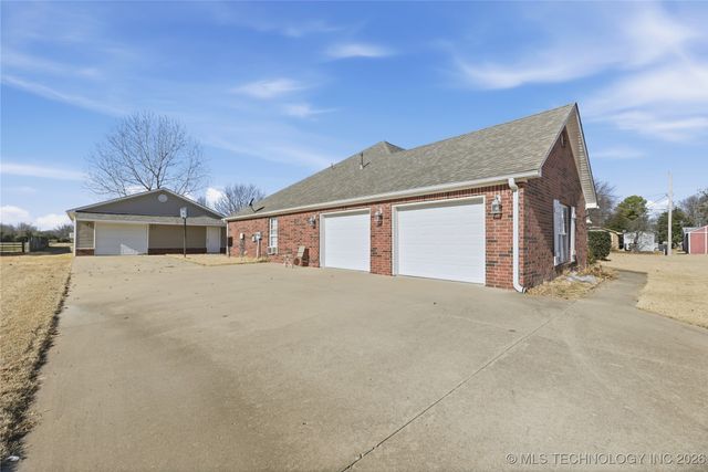 120 S Madison Avenue, Okmulgee, OK 74447