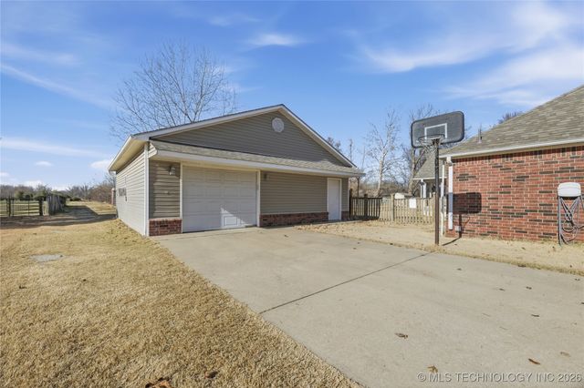 120 S Madison Avenue, Okmulgee, OK 74447