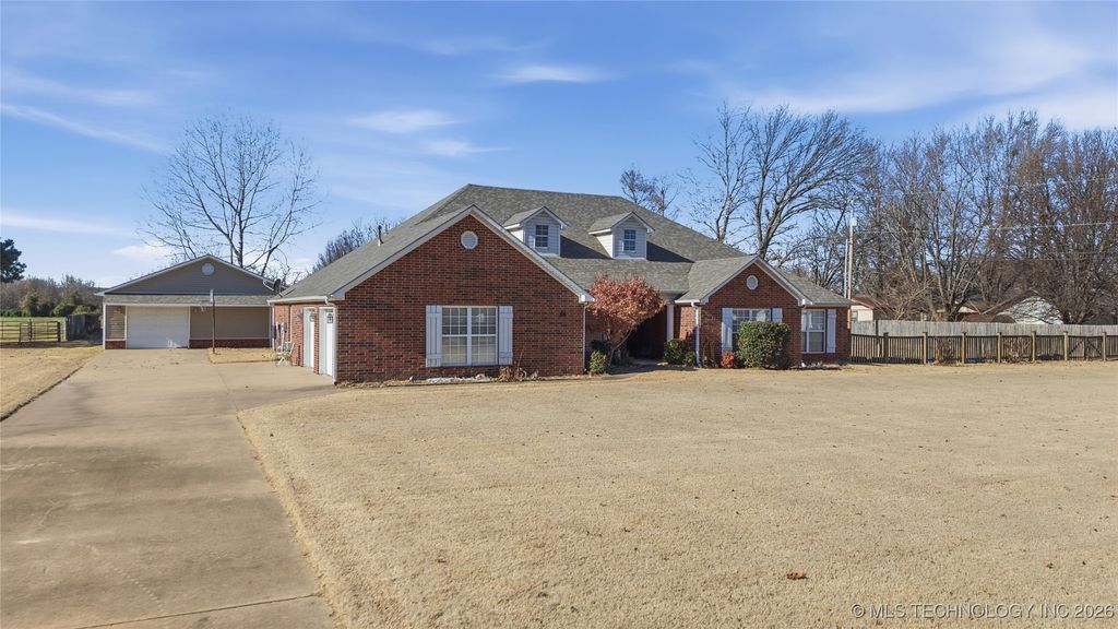 120 S Madison Avenue, Okmulgee, OK 74447