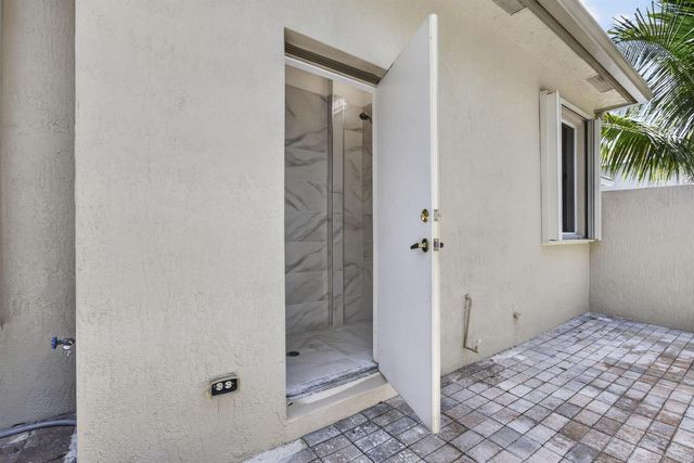 11202 Osprey Lake Lane, Palm Beach Gardens, FL 33412