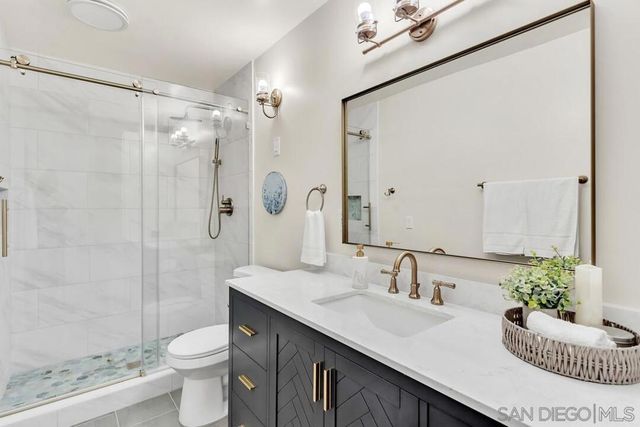 2600 Torrey Pines Rd B17, La Jolla, CA 92037