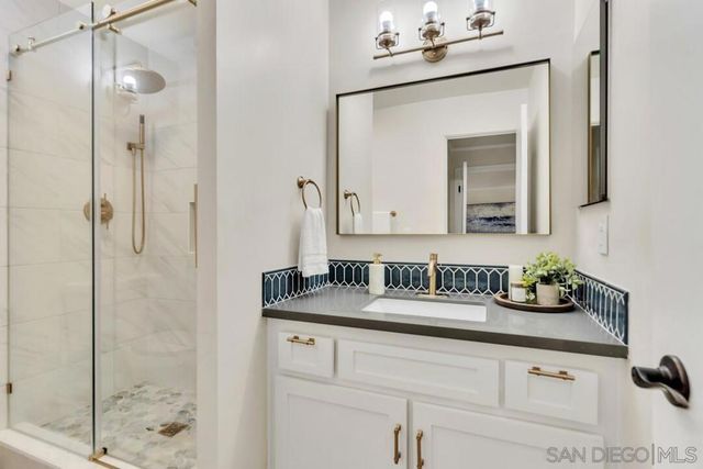 2600 Torrey Pines Rd B17, La Jolla, CA 92037