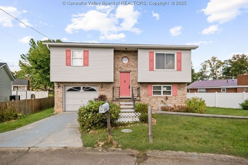 401 Parkview Drive, Hurricane, WV 25526