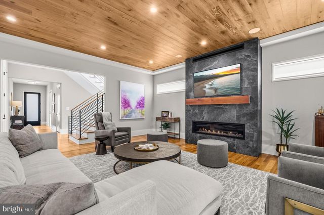 650 N JACKSON ST, Arlington, VA 22201