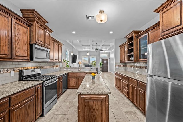 3845 Pennine Way, Corpus Christi, TX 78414