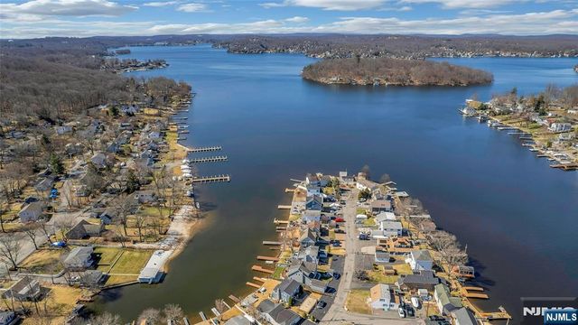 32 McNabb Road, Jefferson Township, NJ 07849