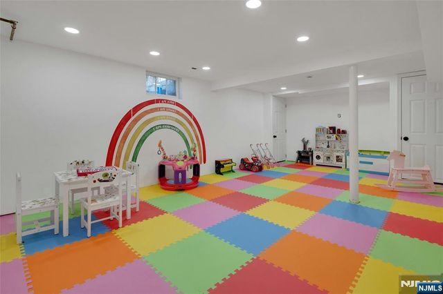 32 McNabb Road, Jefferson Township, NJ 07849