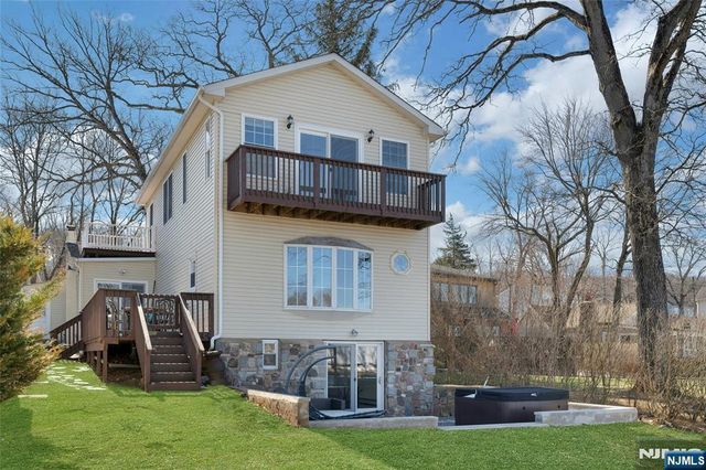 32 McNabb Road, Jefferson Township, NJ 07849