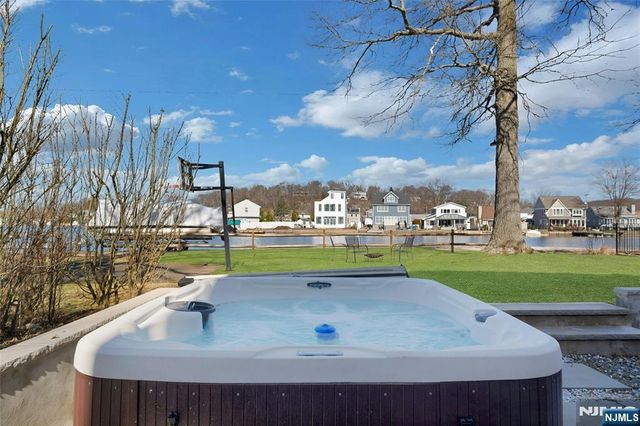 32 McNabb Road, Jefferson Township, NJ 07849