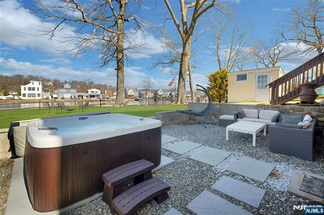 32 McNabb Road, Jefferson Township, NJ 07849