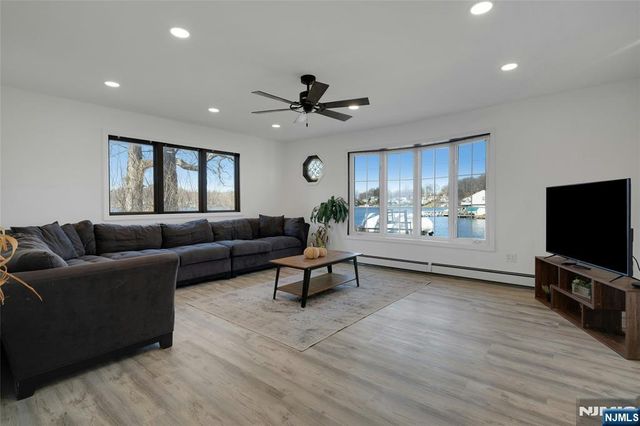 32 McNabb Road, Jefferson Township, NJ 07849