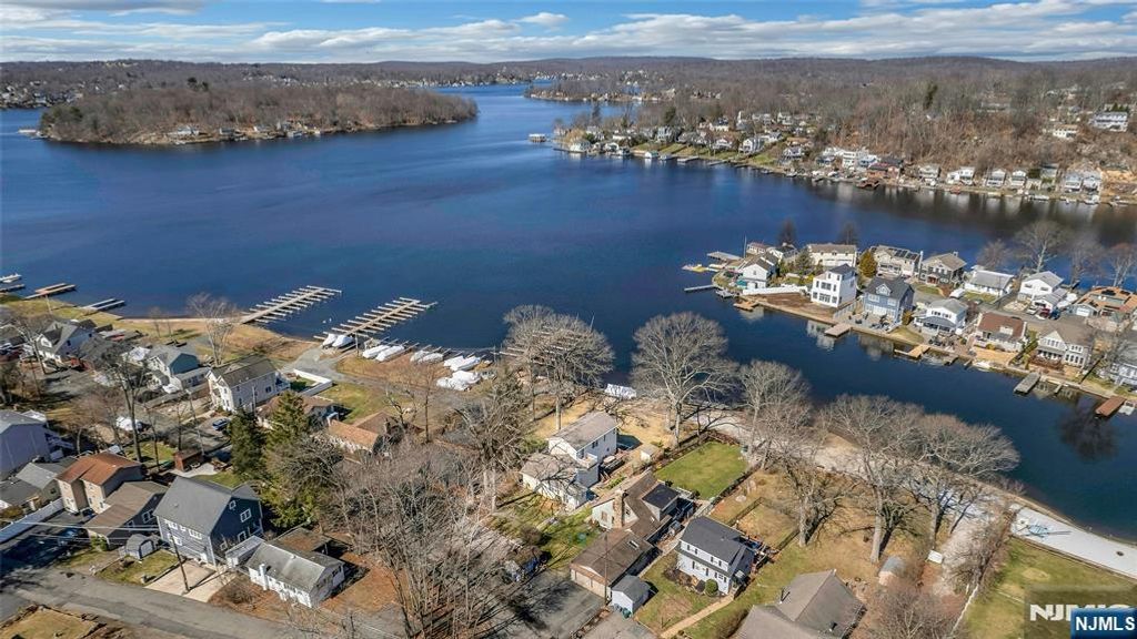 32 McNabb Road, Jefferson Township, NJ 07849