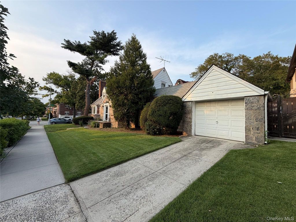 185-02 69th Avenue, Fresh Meadows, NY 11365 — photo 3