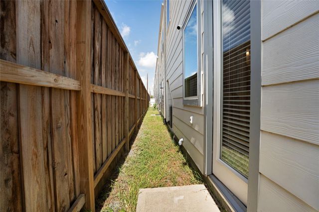 7703 Rainbow Close Lane, Houston, TX 77055