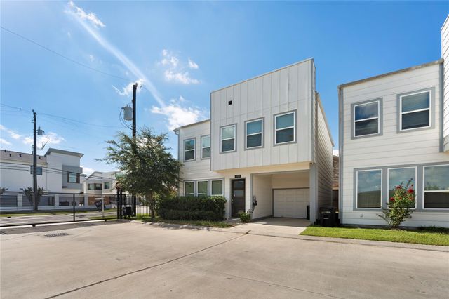7703 Rainbow Close Lane, Houston, TX 77055