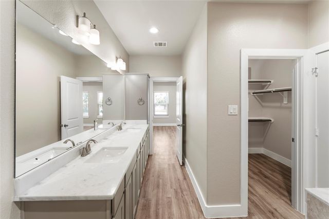 7703 Rainbow Close Lane, Houston, TX 77055