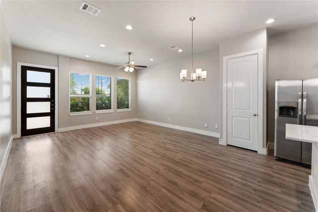 7703 Rainbow Close Lane, Houston, TX 77055