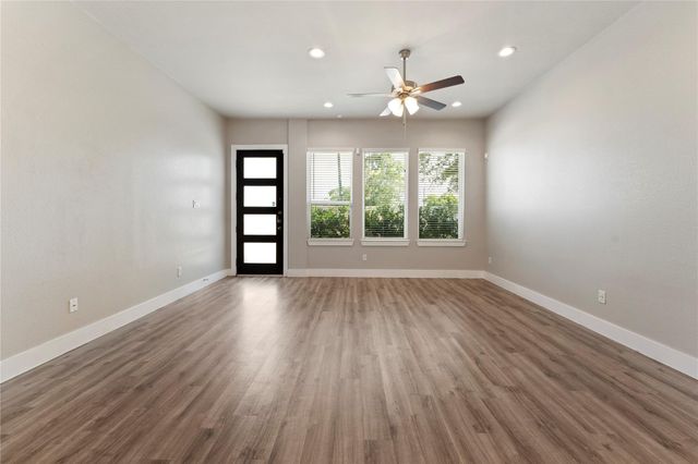 7703 Rainbow Close Lane, Houston, TX 77055
