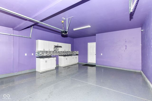 1169 Meadowbank Lane, Avon, IN 46123