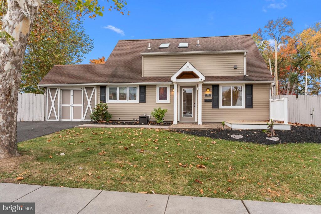 35 INLAND RD, Levittown, PA 19057