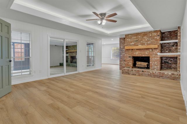 8077 FARMINGTON DR, Germantown, TN 38138