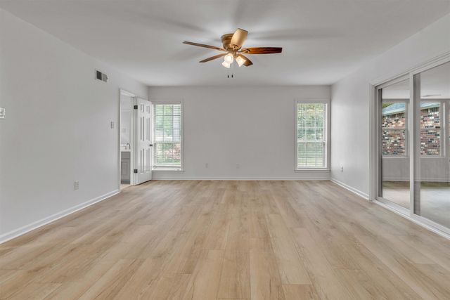 8077 FARMINGTON DR, Germantown, TN 38138