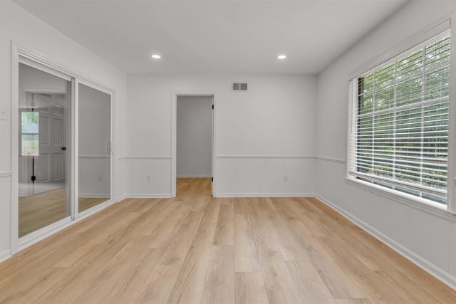 8077 FARMINGTON DR, Germantown, TN 38138