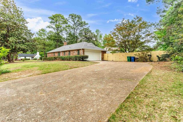 8077 FARMINGTON DR, Germantown, TN 38138