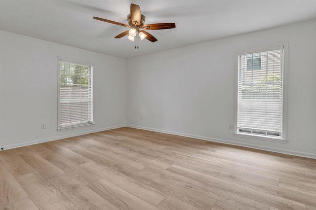 8077 FARMINGTON DR, Germantown, TN 38138