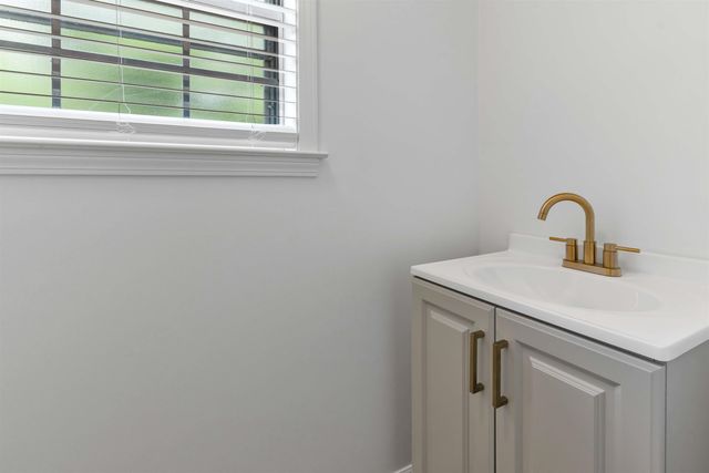 8077 FARMINGTON DR, Germantown, TN 38138