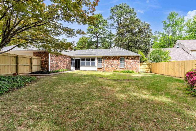 8077 FARMINGTON DR, Germantown, TN 38138