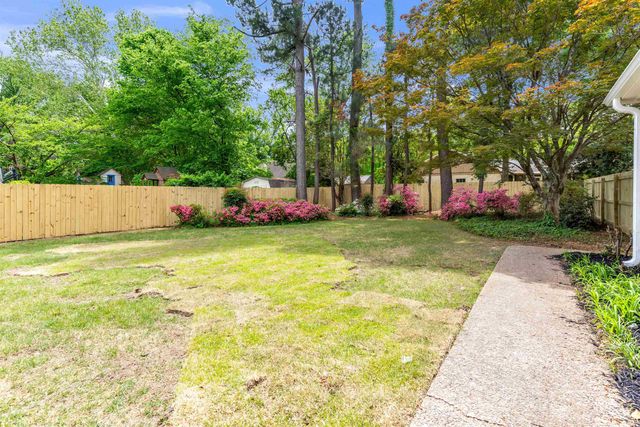 8077 FARMINGTON DR, Germantown, TN 38138