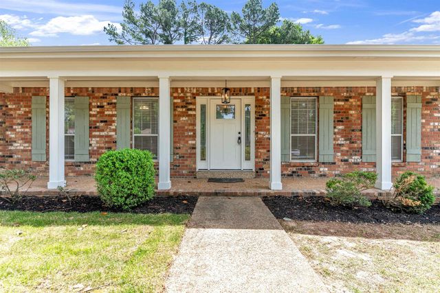 8077 FARMINGTON DR, Germantown, TN 38138