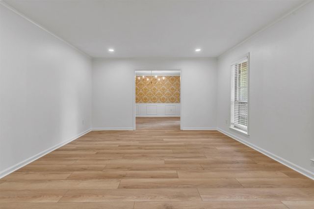 8077 FARMINGTON DR, Germantown, TN 38138
